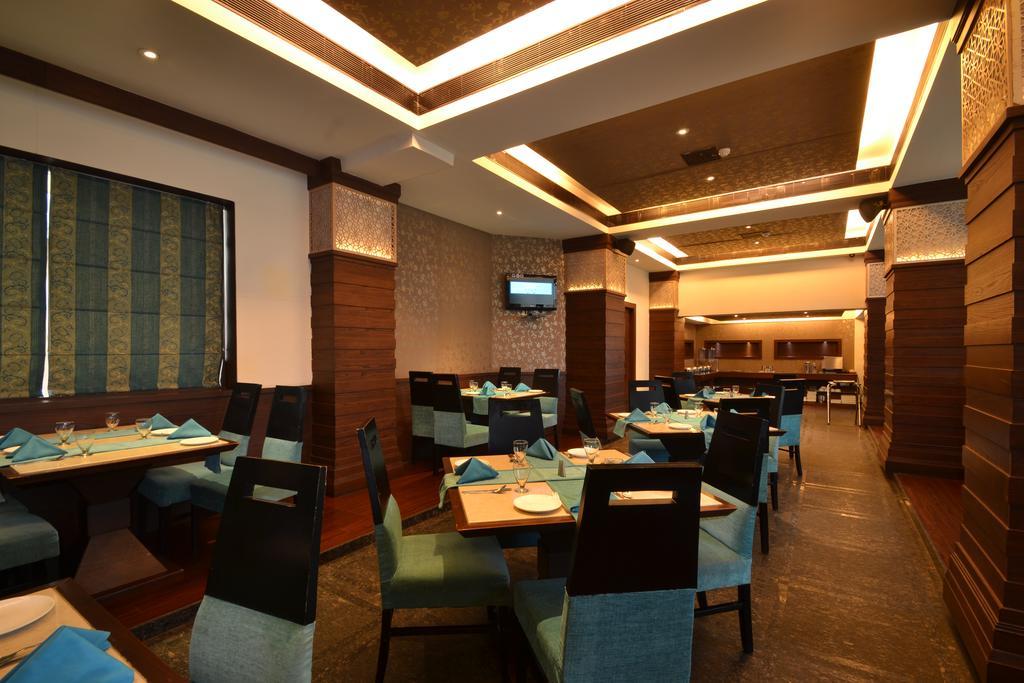 Hotel Royal Cliff Kanpur Exterior foto