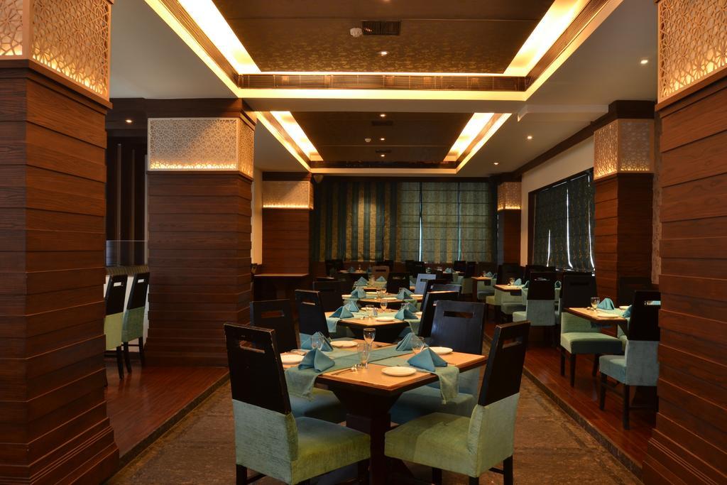 Hotel Royal Cliff Kanpur Exterior foto