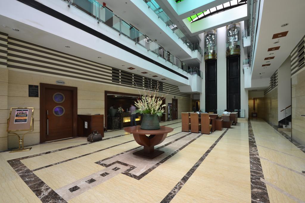 Hotel Royal Cliff Kanpur Exterior foto