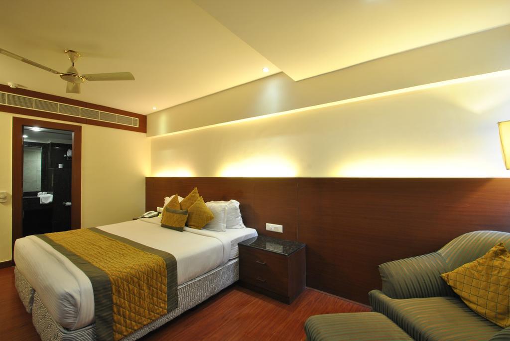 Hotel Royal Cliff Kanpur Exterior foto