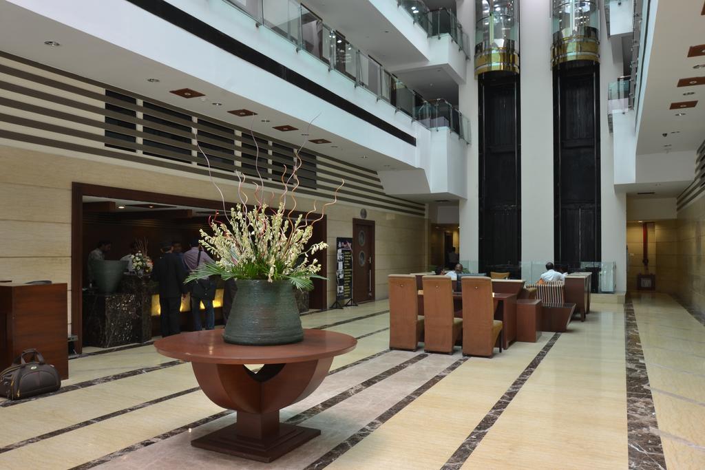 Hotel Royal Cliff Kanpur Exterior foto