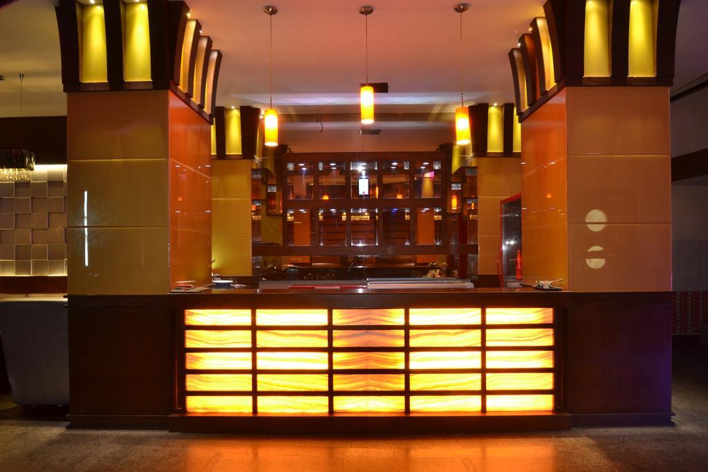 Hotel Royal Cliff Kanpur Exterior foto