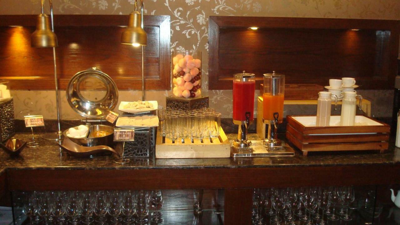 Hotel Royal Cliff Kanpur Exterior foto